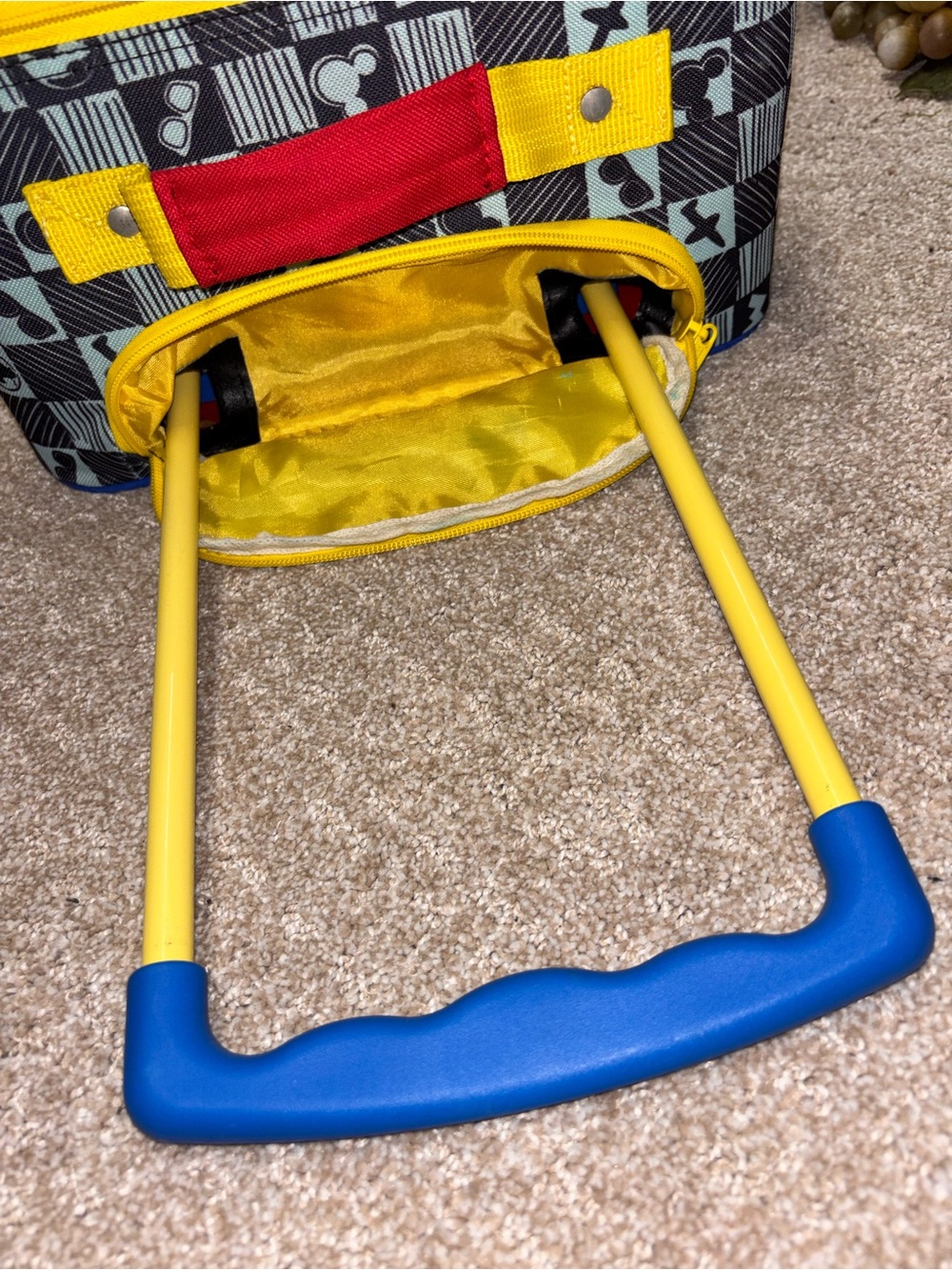 Vintage American Tourister Kids Mickey Mouse Red Travel Carry-On - Picture 5 of 11